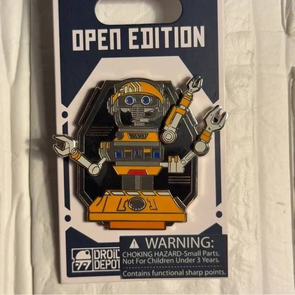 New Disney Pin Star Wars Galaxy's Edge Droid Depot RX -24 - Picture 3 of 9